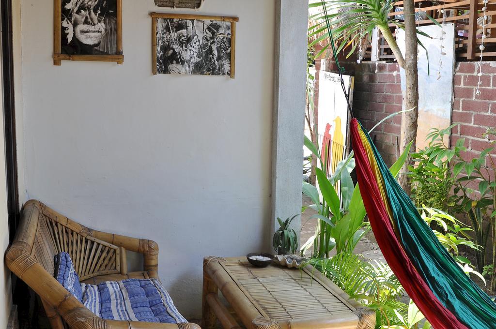 Three Little Birds Homestay Джили Трауанган Екстериор снимка